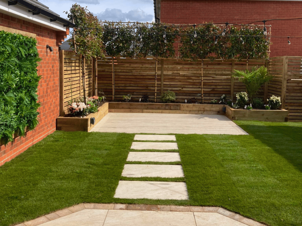 Contemporary outdoor living space in Loughborough