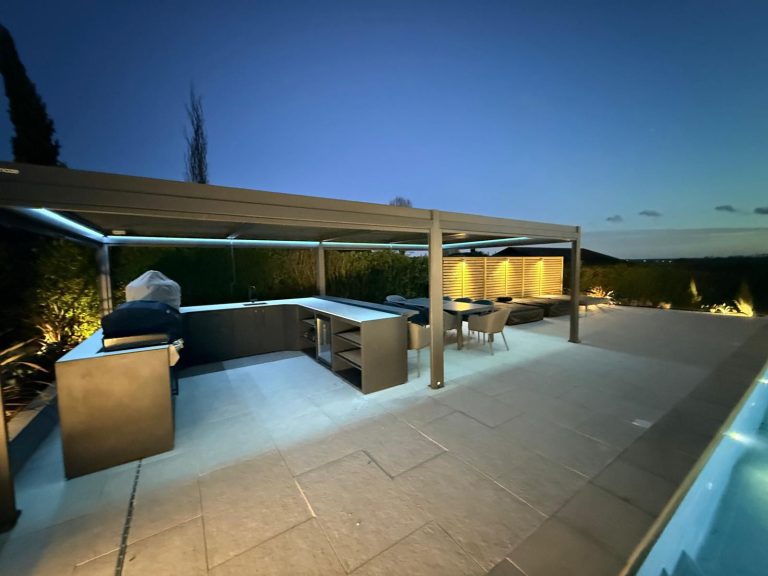 An outdoor kitchen fitted by Leicestershire Paving Company