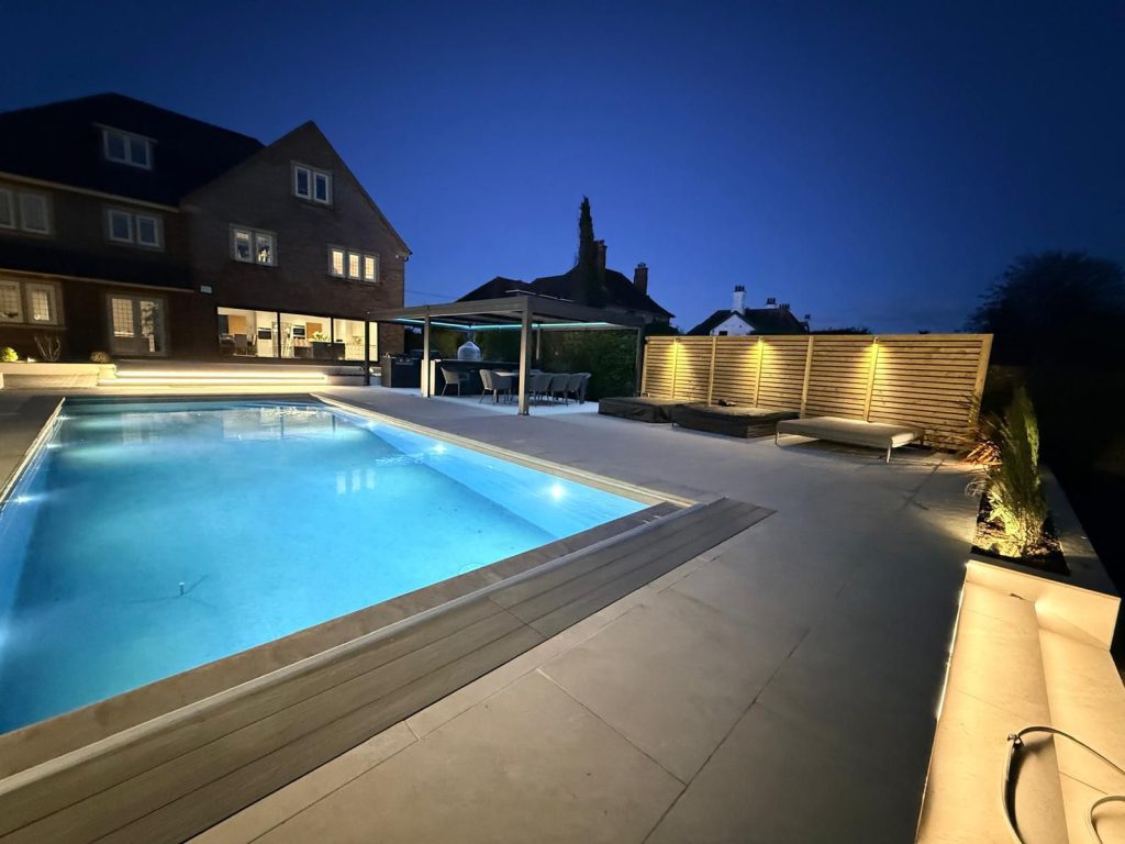 Swimming pool, pergola, paving and fencing by Leicestershire Paving Company